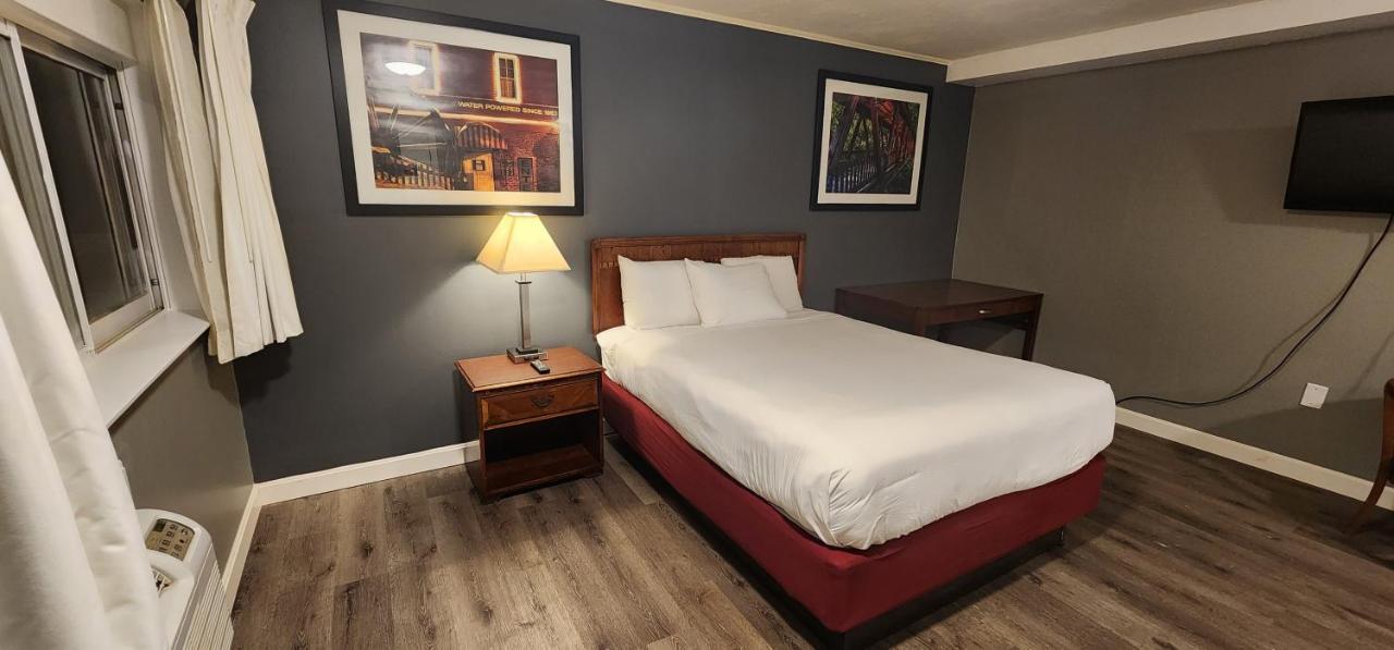 Nashoba Valley Inn & Suites Ер Екстер'єр фото