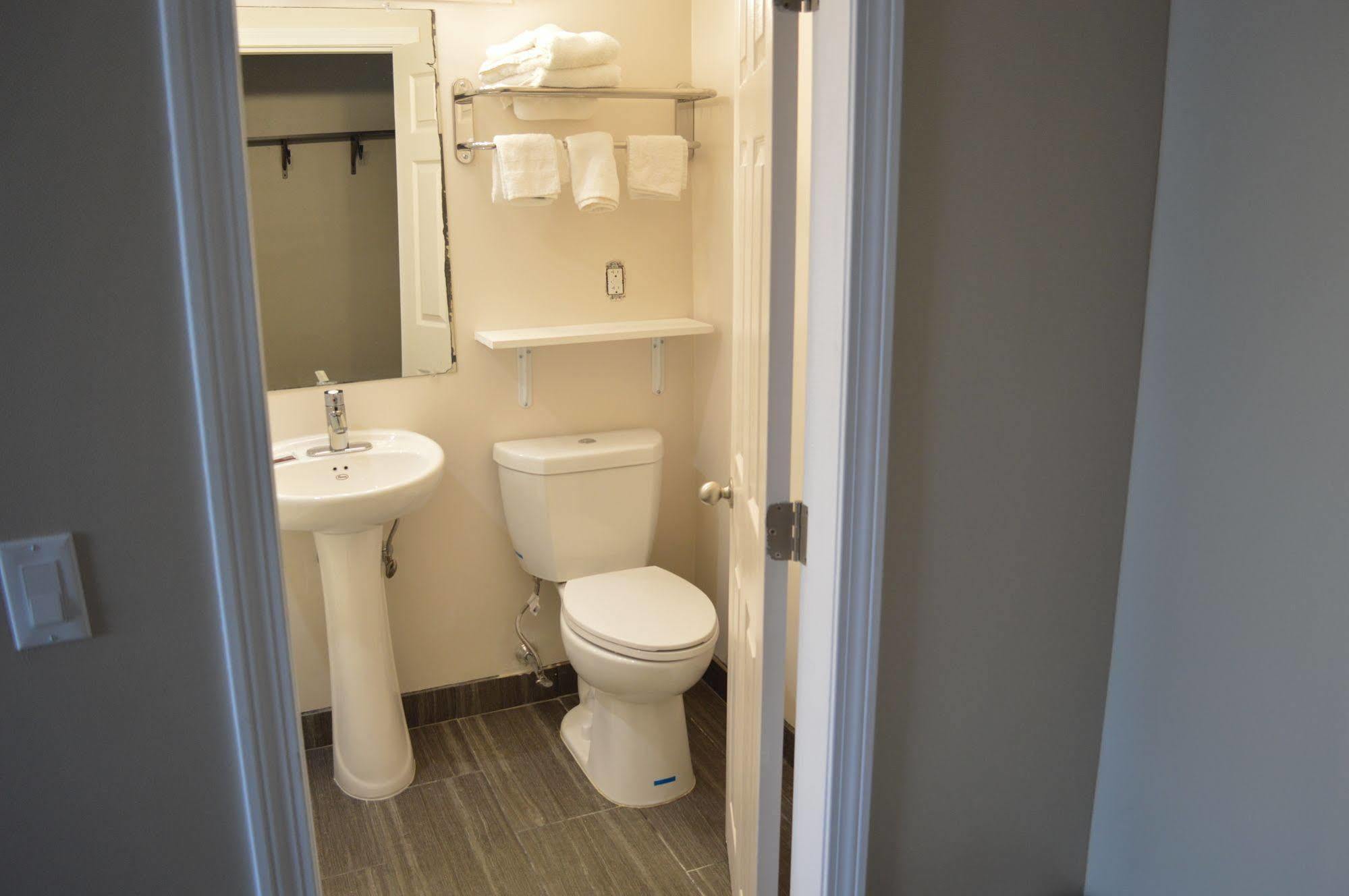 Nashoba Valley Inn & Suites Ер Екстер'єр фото