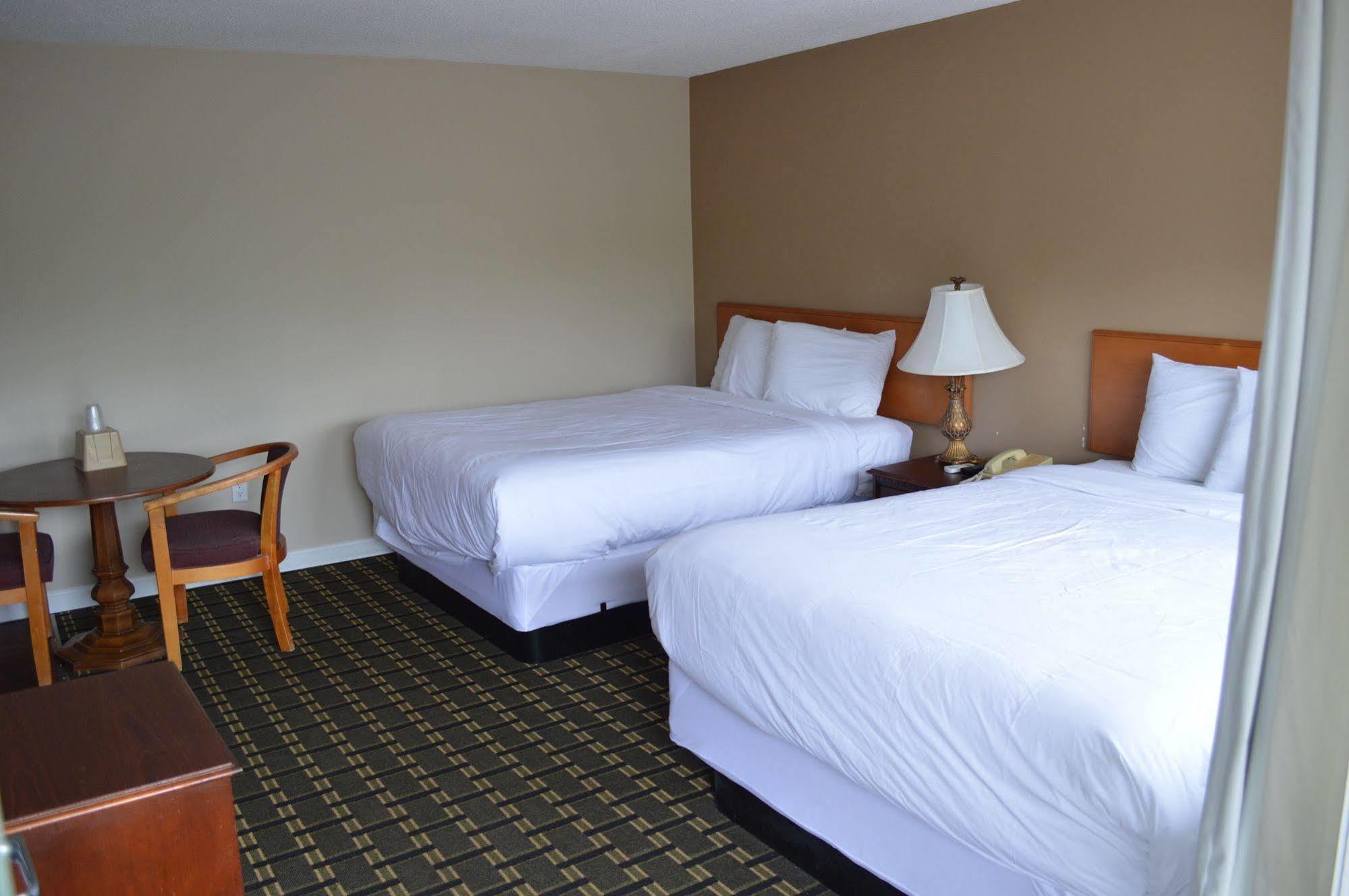 Nashoba Valley Inn & Suites Ер Екстер'єр фото
